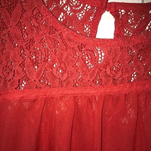 Red top - Picture 2 of 4